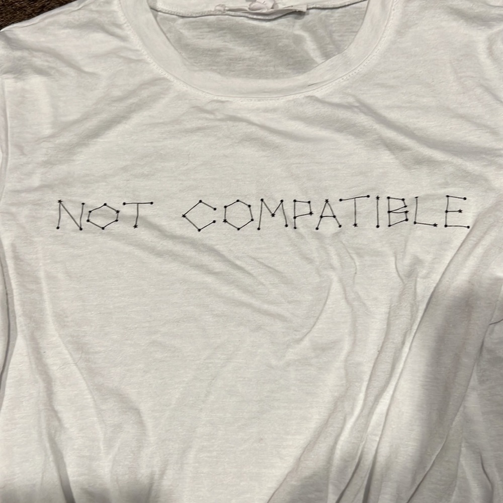 BCBG Generation Knotted Tee Not Compatible in White - Picture 3 of 6